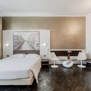 *** Hotel Navigli Italia